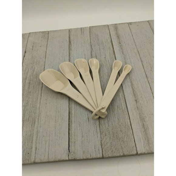 Tailor Made Almond 6 Piece Measuring Spoons 1/8 tsp-1 Tblsp - Picture 1 of 5